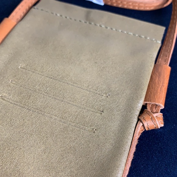 🆕 Madewell The Smartphone Crossbody Bag in Leather Dual Colour Olive NWT New! - Picture 4 of 7